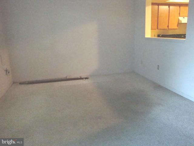 20204 Harbor Tree Road, Unit 20204 Gaithersburg, MD 20886 - Photo 3 of 8 Living Room