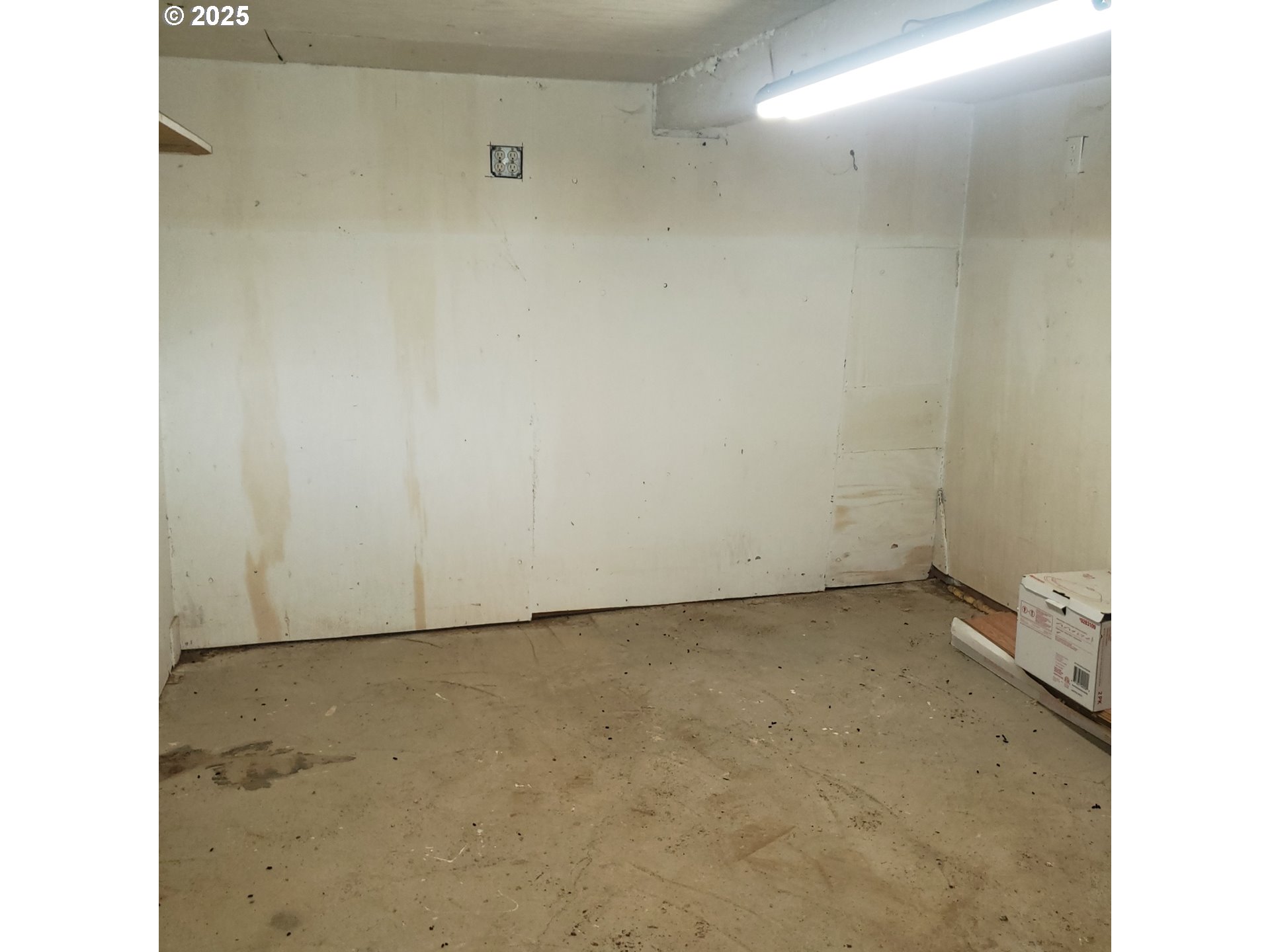 9247 Highway 126 Mapleton, OR 97453 - Photo 41 of 41 a view of a room