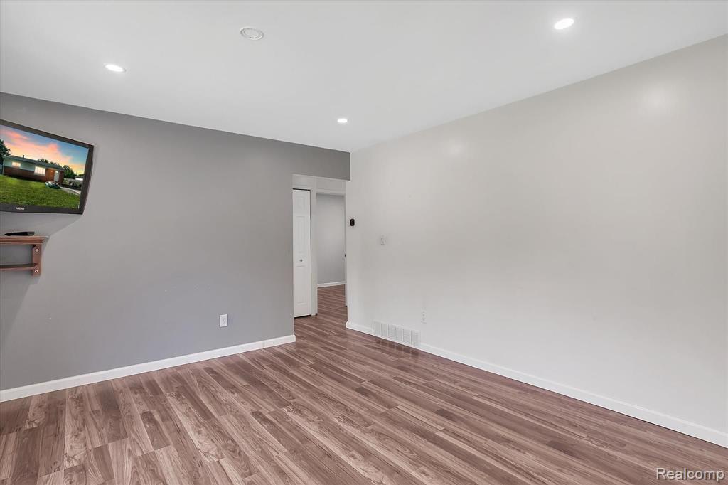 34909 Wick Road Romulus, MI 48174 - Photo 4 of 35
