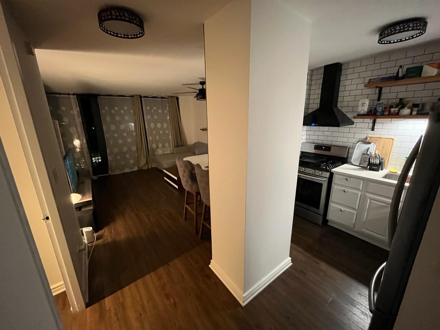 2605 South Indiana Avenue, Unit 606 Chicago, IL 60616 - Photo 30 of 34 a view of a kitchen from a hallway