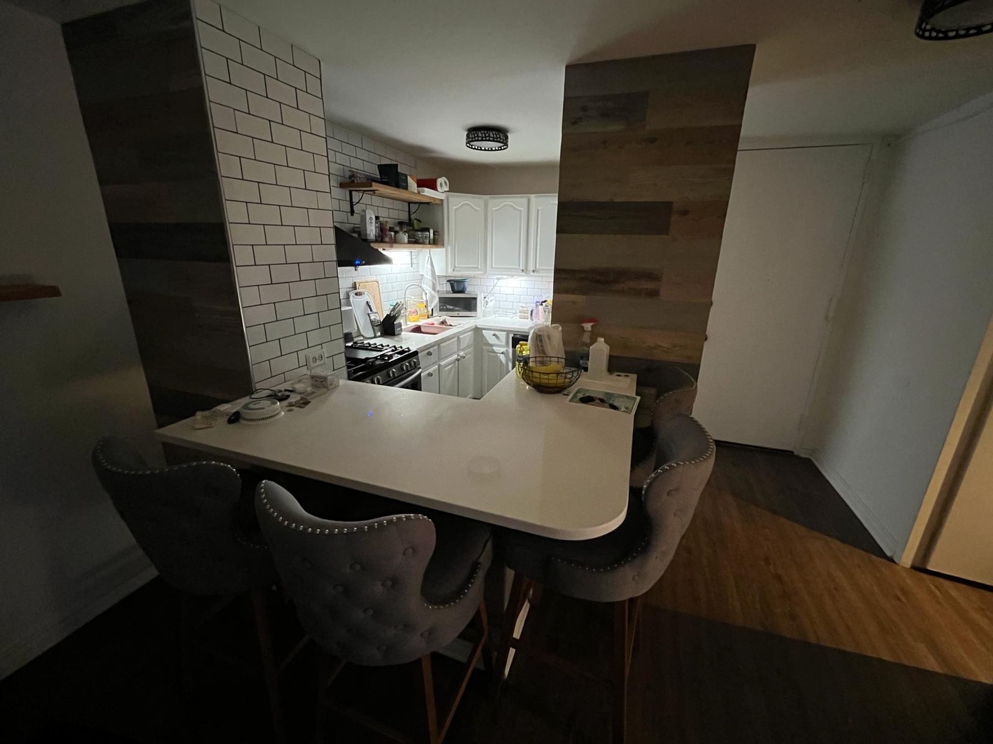 2605 South Indiana Avenue, Unit 606 Chicago, IL 60616 - Photo 31 of 34 a view of a dining room with furniture and wooden floor