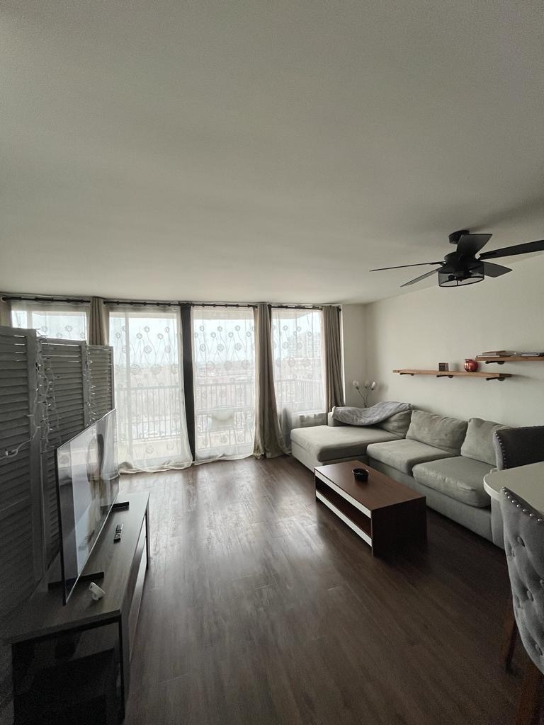 2605 South Indiana Avenue, Unit 606 Chicago, IL 60616 - Photo 5 of 34 a living room with furniture stove and a window