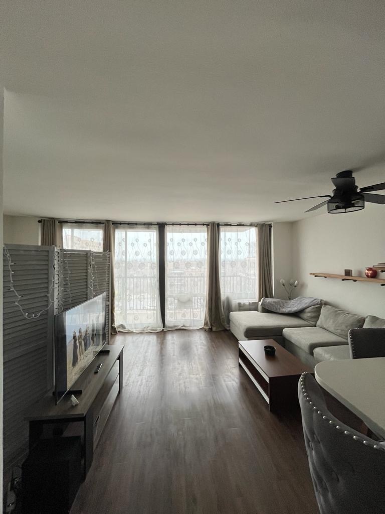 2605 South Indiana Avenue, Unit 606 Chicago, IL 60616 - Photo 7 of 34 a living room with furniture and a large window