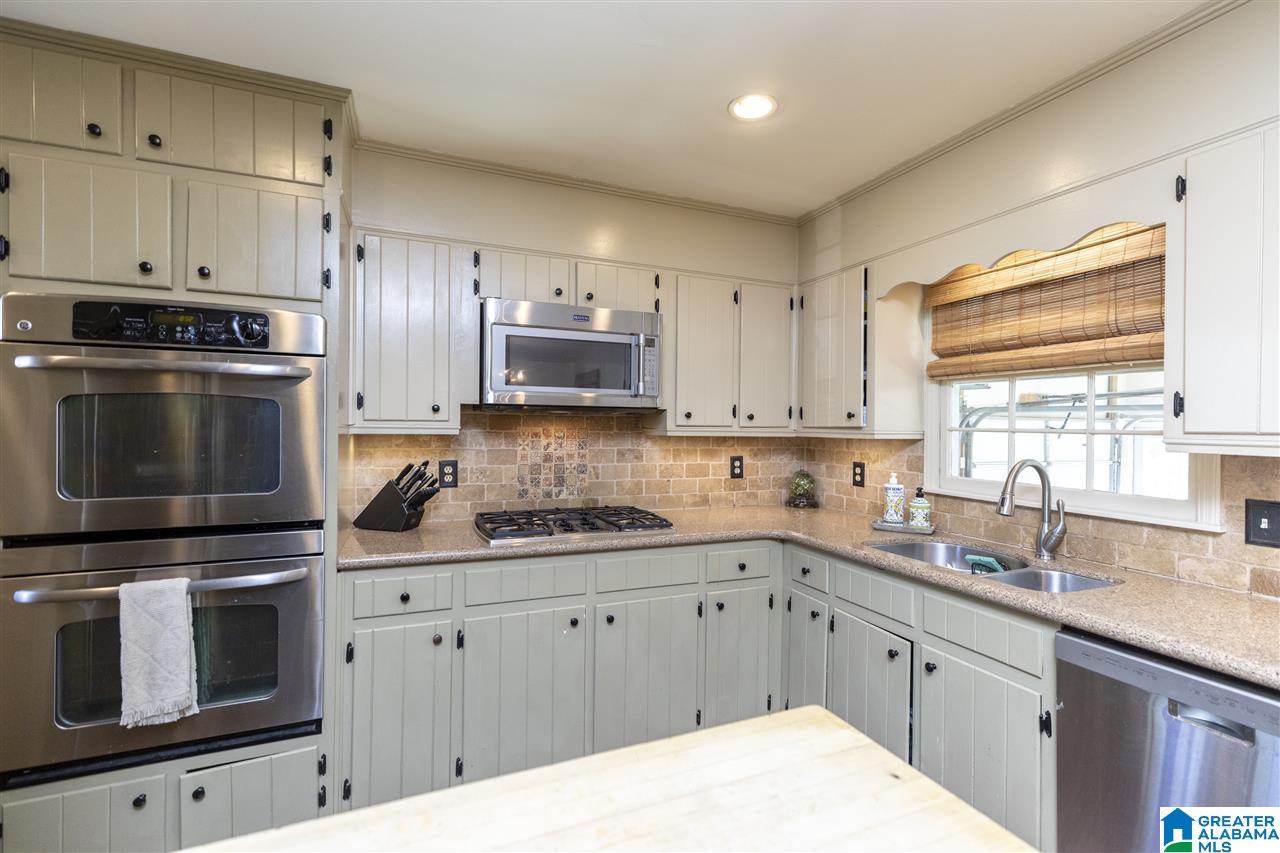 2621 Southminster Road Birmingham, AL 35243 - Photo 12 of 40
