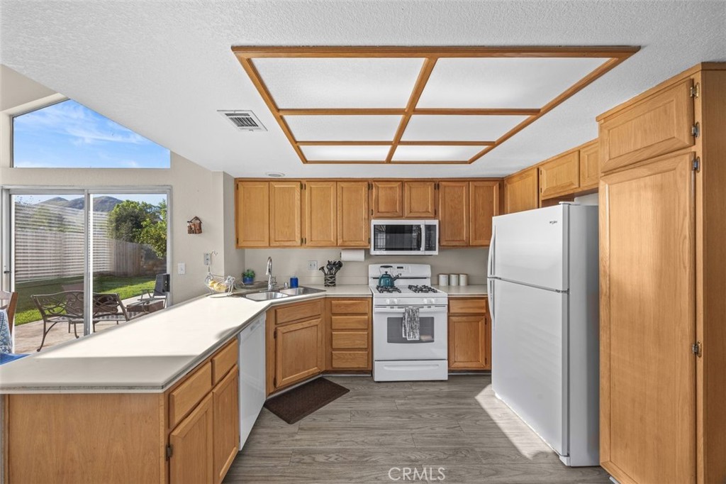 11031 Sierra Tree Lane Riverside, CA 92505 - Photo 9 of 24 Kitchen