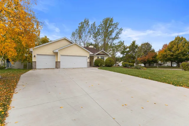 $355,000 | 1400 4th Street Northeast, Buffalo, MN 55313