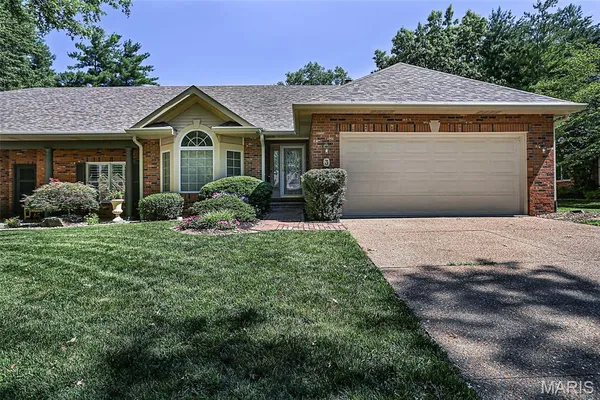 $335,000 | 3 Pine Hollow Court, Edwardsville, IL 62025
