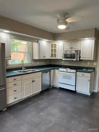 $335,000 | 3 Pine Hollow Court, Edwardsville, IL 62025