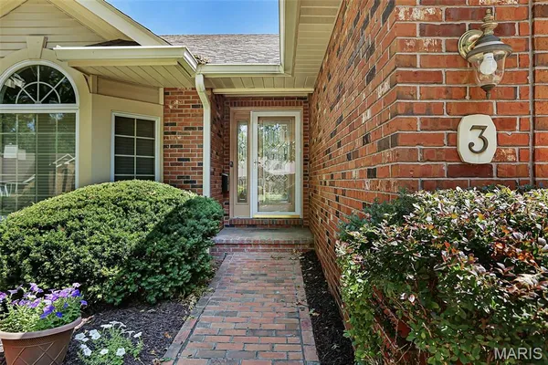 $335,000 | 3 Pine Hollow Court, Edwardsville, IL 62025