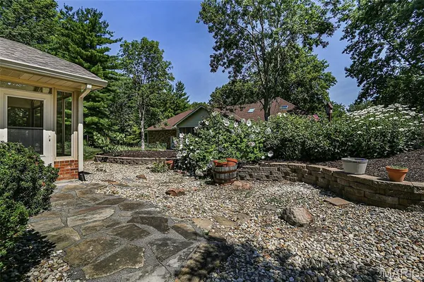$335,000 | 3 Pine Hollow Court, Edwardsville, IL 62025