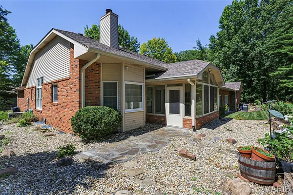 $335,000 | 3 Pine Hollow Court, Edwardsville, IL 62025