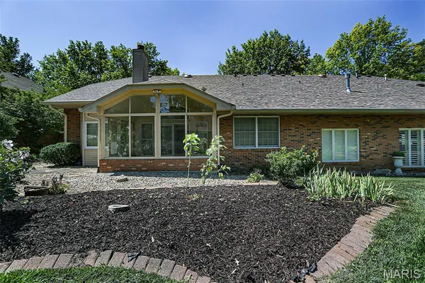 $335,000 | 3 Pine Hollow Court, Edwardsville, IL 62025