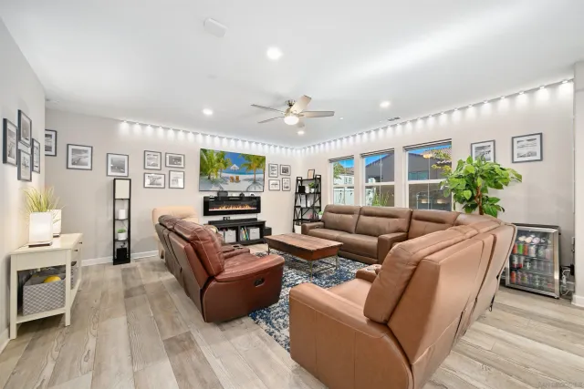 $1,199,000 | 10929 Tyler Way, San Diego, CA 92129