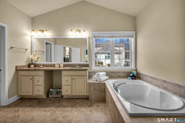 $1,100,000 | 284 Northington Drive, Avon, CT 06001