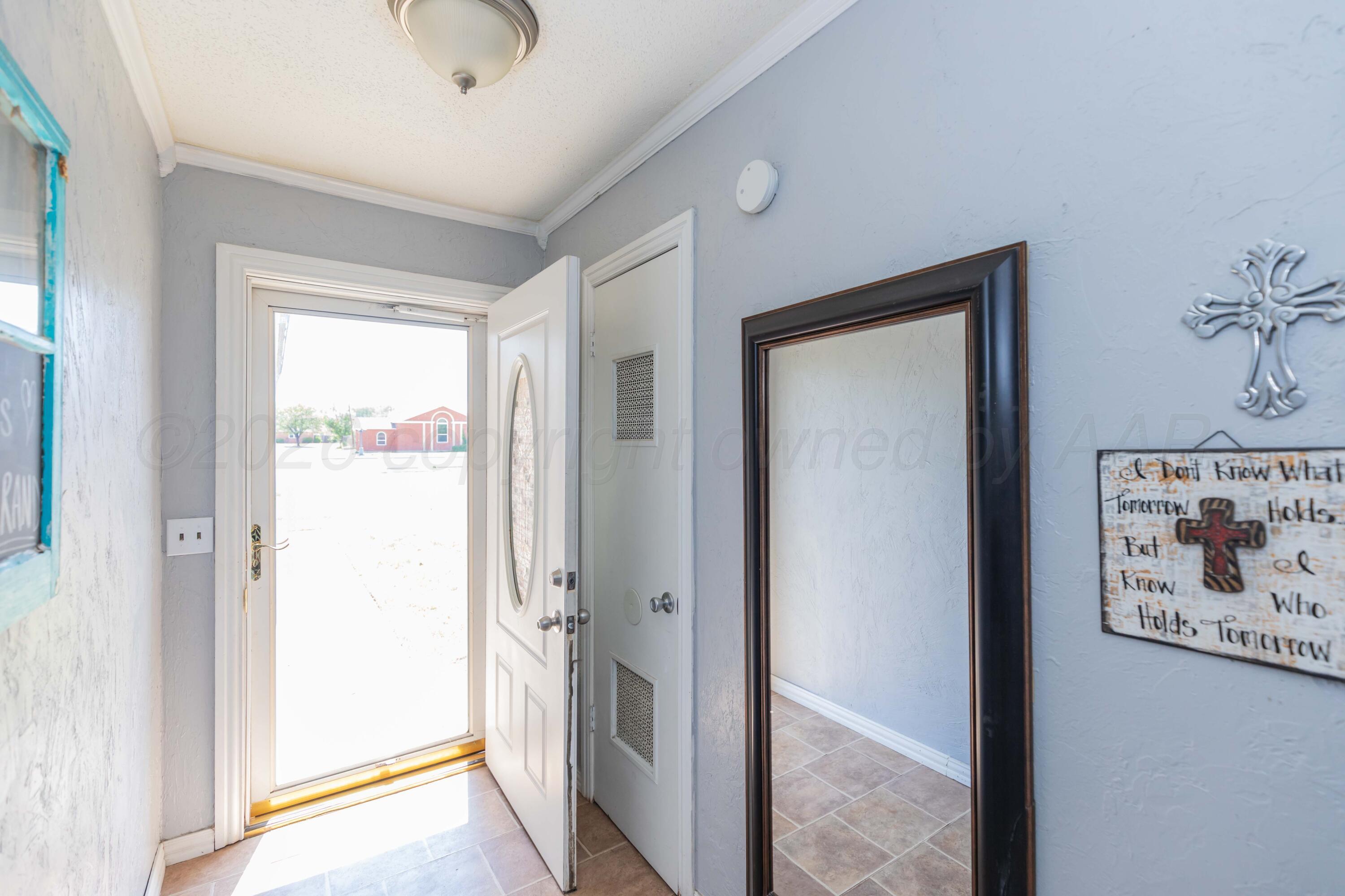 4800 South Austin Street Amarillo, TX 79110 - Photo 6 of 29 a view of a hallway with interior of the house