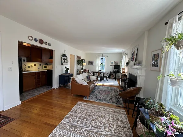$2,500 | 542 Angell Street, Unit A1, Providence, RI 02906