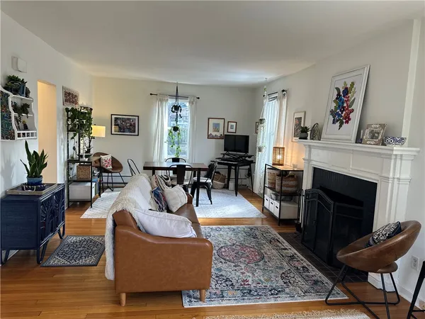 $2,500 | 542 Angell Street, Unit A1, Providence, RI 02906