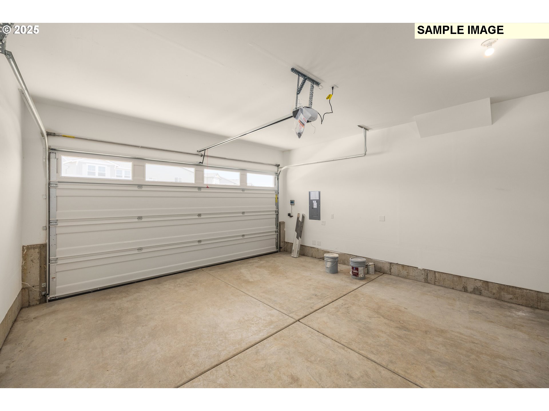 1472 Southeast Logan Parkway Albany, OR 97322 - Photo 19 of 23 a view of a garage