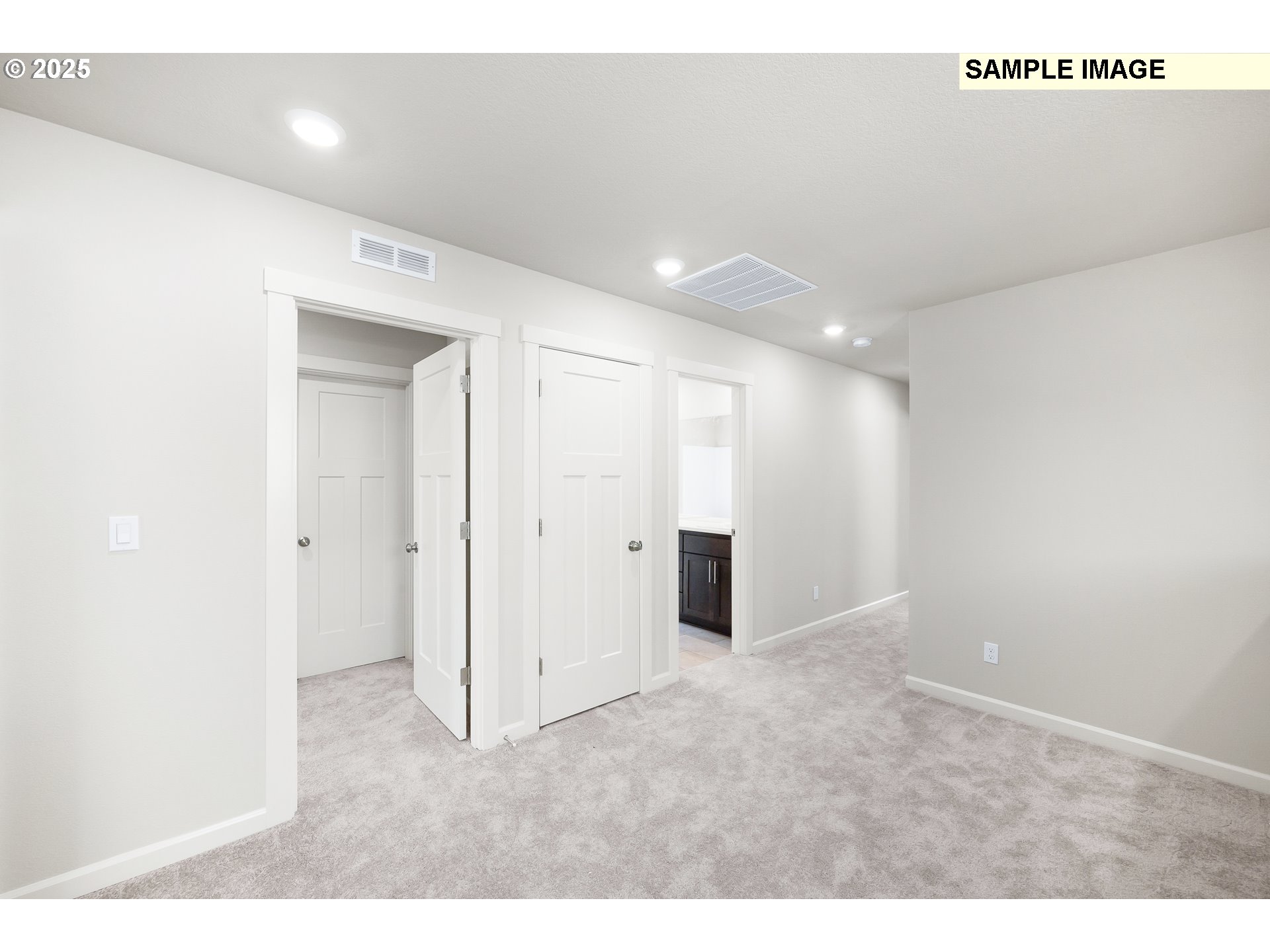 1472 Southeast Logan Parkway Albany, OR 97322 - Photo 10 of 23 a view of an empty room