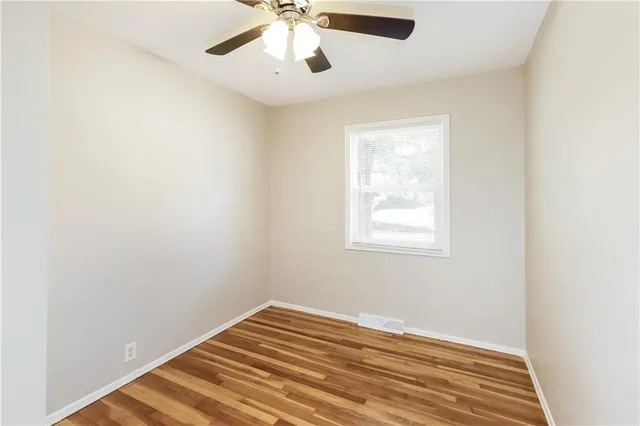 $235,000 | 915 South Prairie Street, Liberty, MO 64068