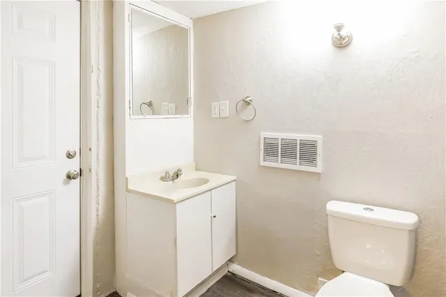 $235,000 | 915 South Prairie Street, Liberty, MO 64068