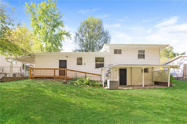 $235,000 | 915 South Prairie Street, Liberty, MO 64068