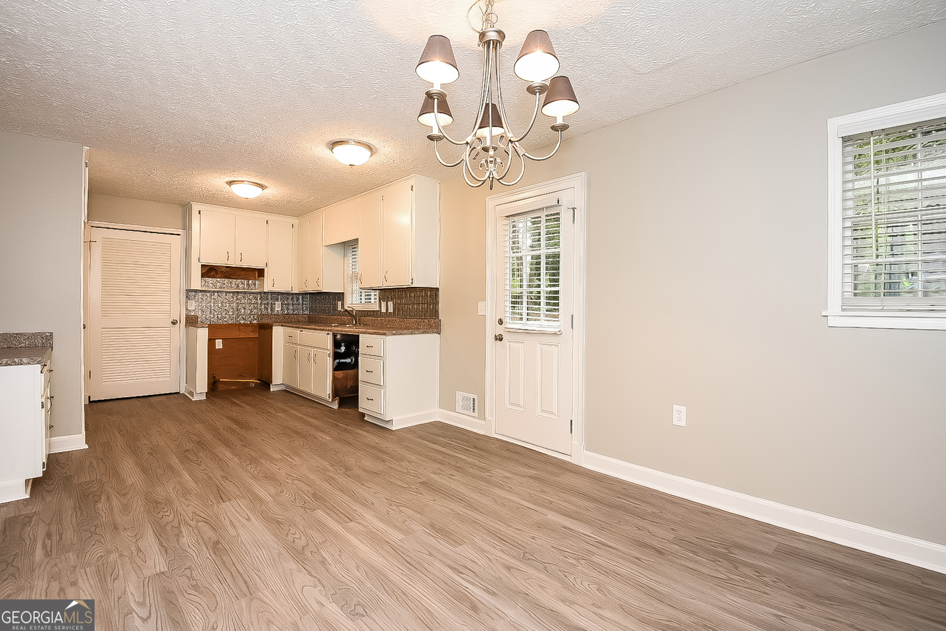 220 Carmichael Road Woodstock, GA 30189 - Photo 5 of 17