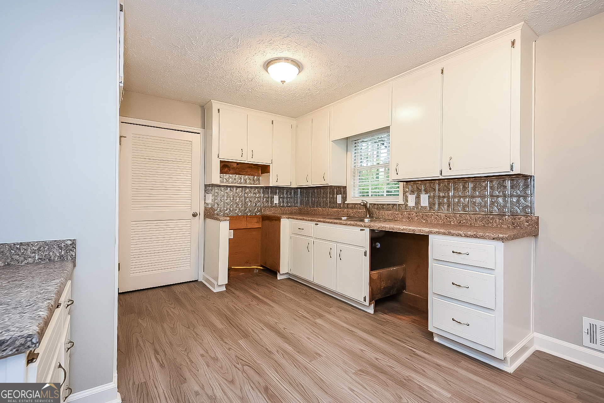 220 Carmichael Road Woodstock, GA 30189 - Photo 6 of 17