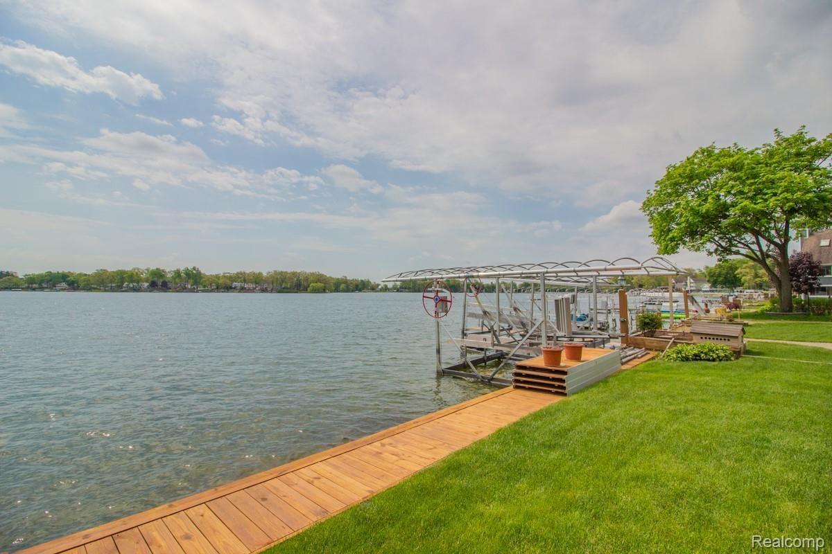 2825 Swain Road Waterford, MI 48329 - Photo 27 of 30 IMG_3077.jpg