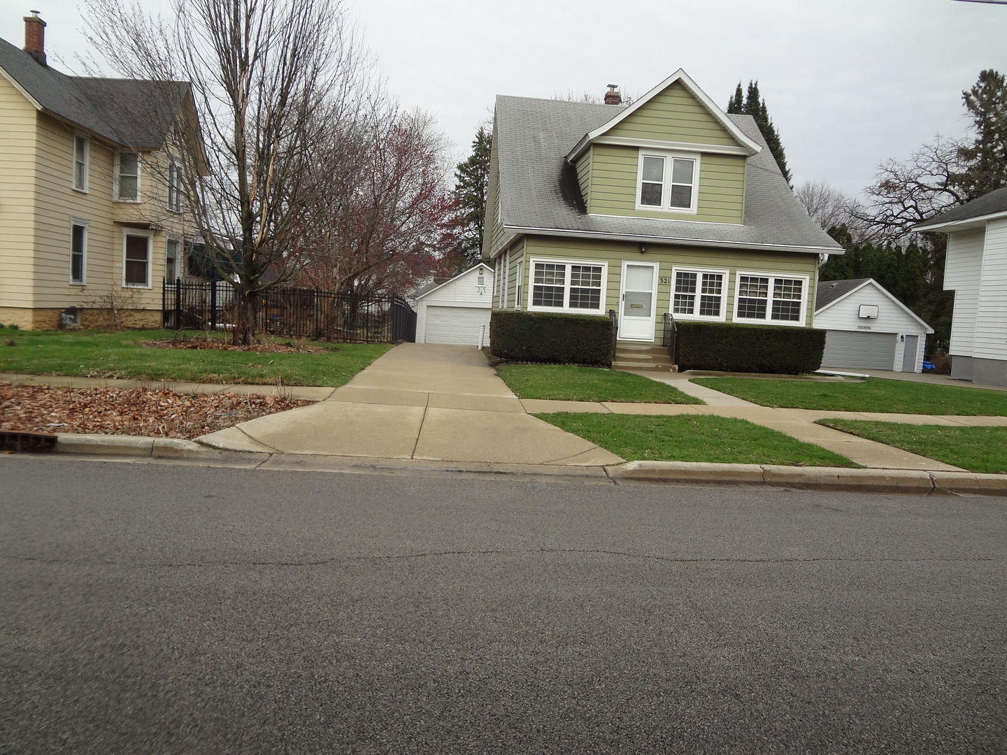 321 Orchard Street Elgin, IL 60123 - Photo 2 of 50