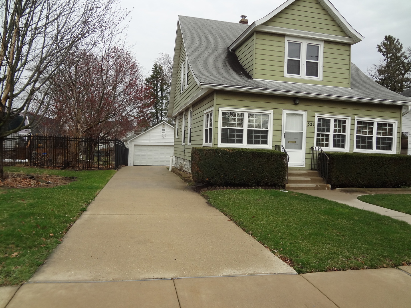 321 Orchard Street Elgin, IL 60123 - Photo 3 of 50