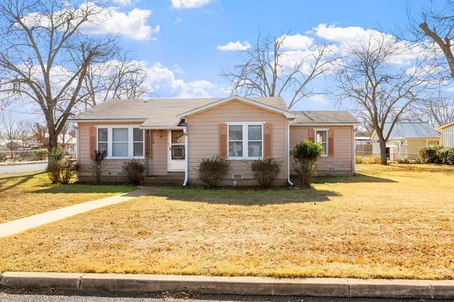 $399,000 | 811 Franklin Street, Fredericksburg, TX 78624
