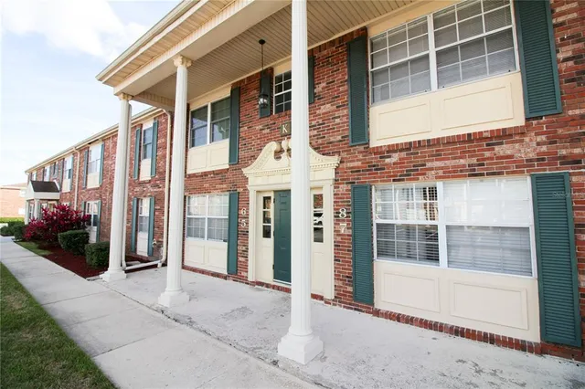 $1,250 | 1920 East Edgewood Drive, Unit K8, Lakeland, FL 33803