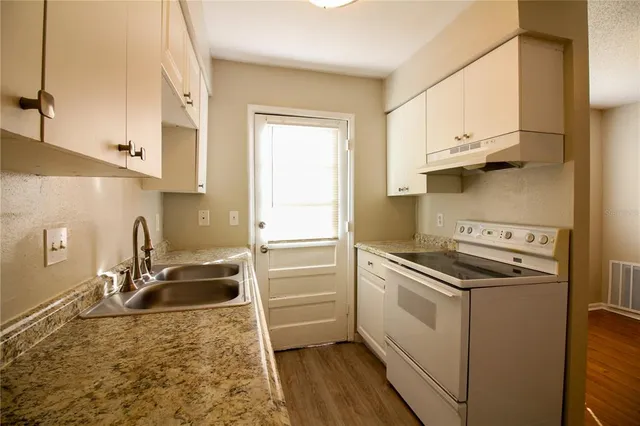 $1,250 | 1920 East Edgewood Drive, Unit K8, Lakeland, FL 33803