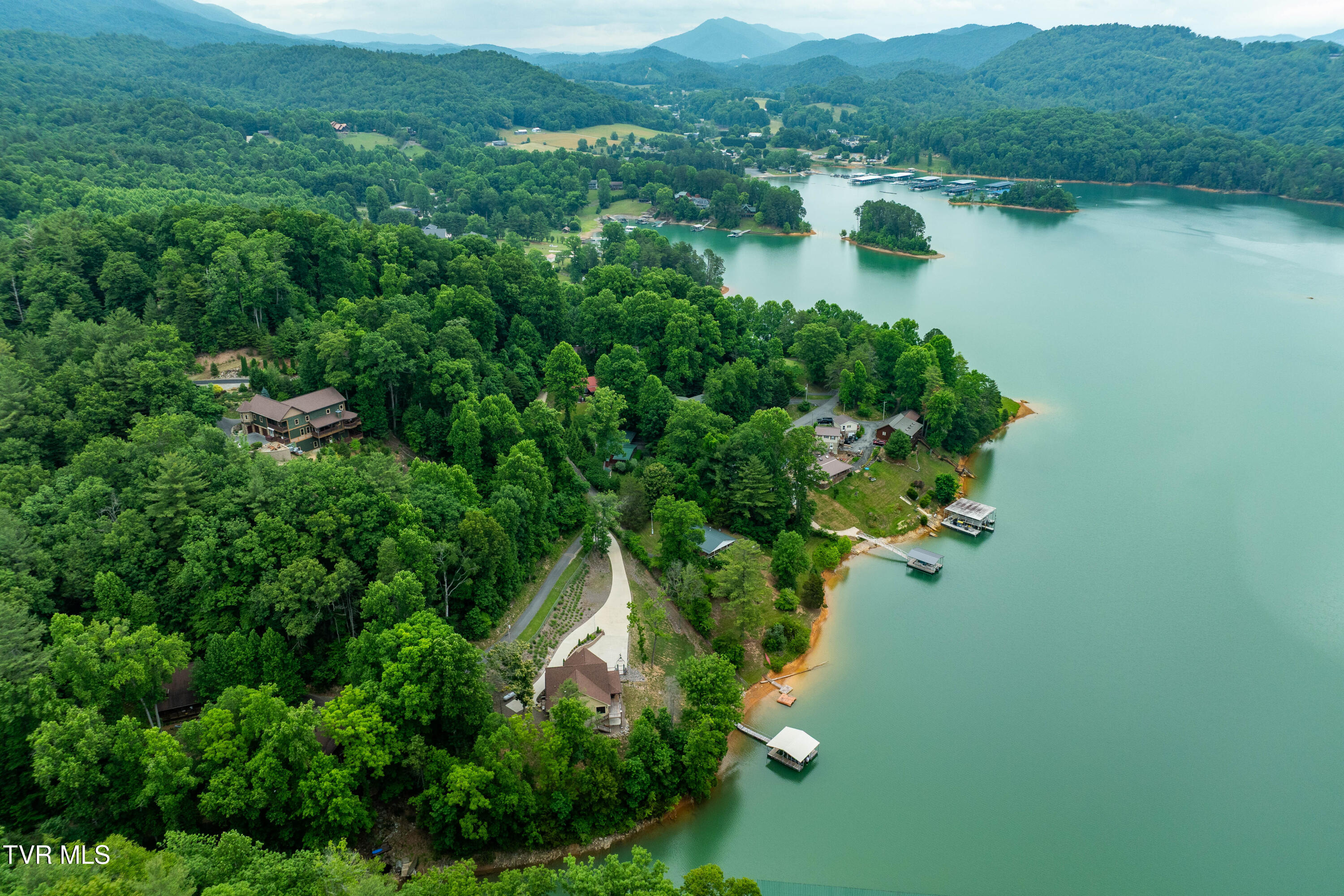 175 Lakeside Drive Butler, TN 37640 - Photo 52 of 102 175 Lakeside Dr (10 of 117)