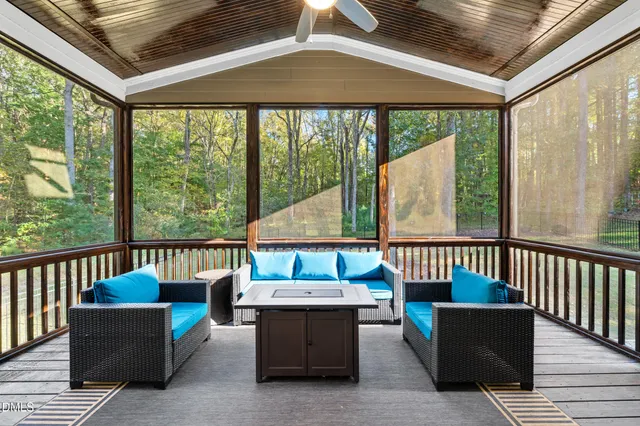 view of a outdoor space with mountain view