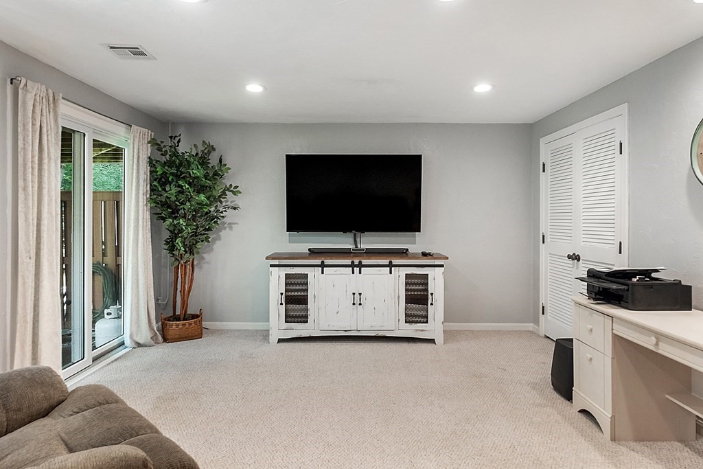 208 Ridgefield Circle, Unit C Clinton, MA 01510 - Photo 21 of 33 Gallery Image 21