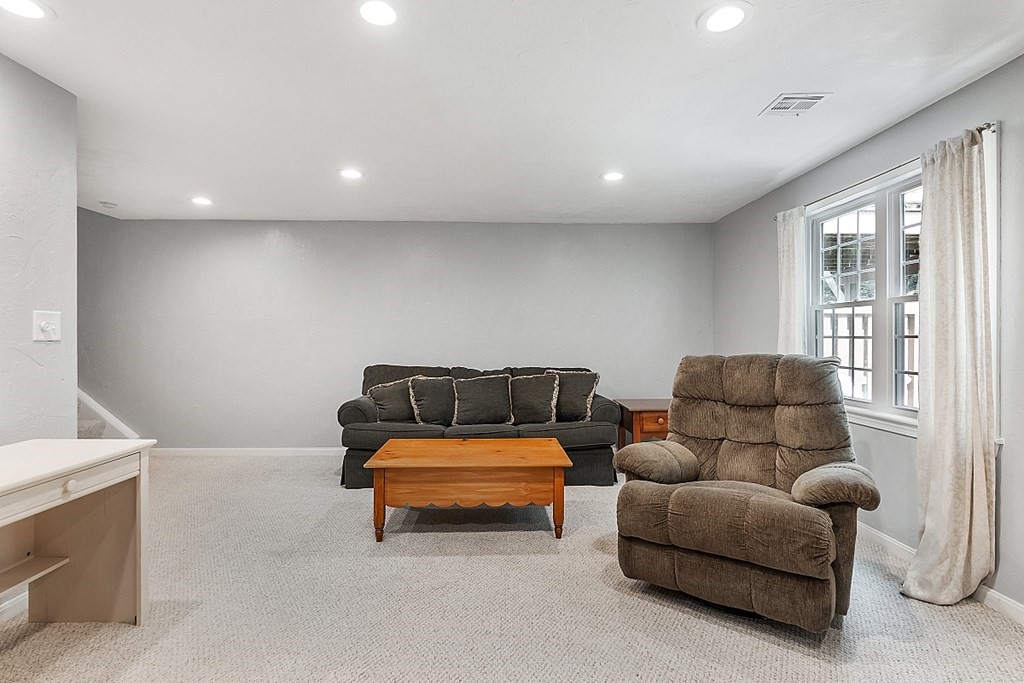 208 Ridgefield Circle, Unit C Clinton, MA 01510 - Photo 22 of 33 Gallery Image 22