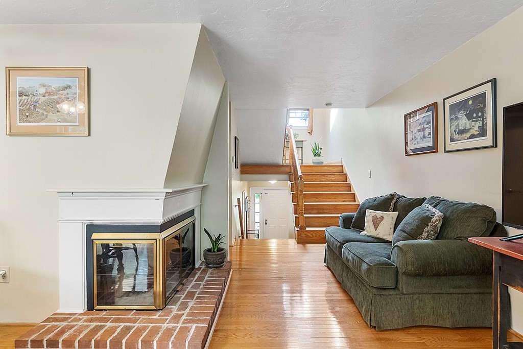 208 Ridgefield Circle, Unit C Clinton, MA 01510 - Photo 3 of 33 Gallery Image 3