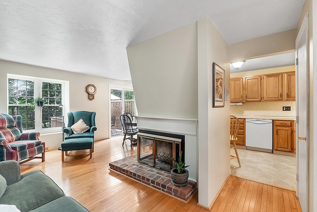 208 Ridgefield Circle, Unit C Clinton, MA 01510 - Photo 4 of 33 Gallery Image 4