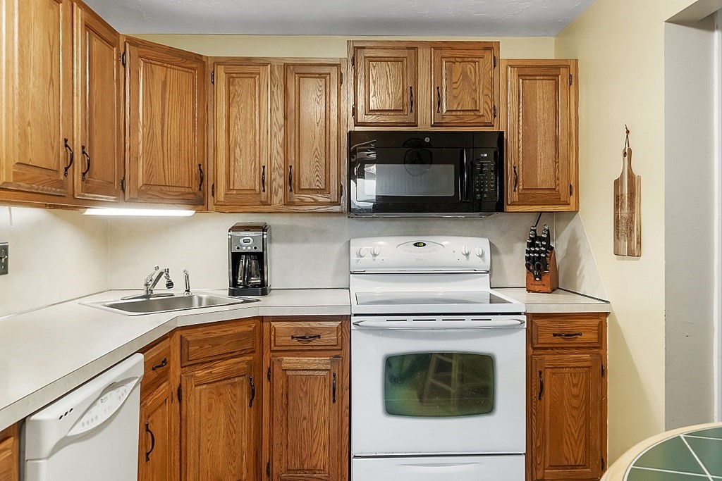 208 Ridgefield Circle, Unit C Clinton, MA 01510 - Photo 6 of 33 Gallery Image 6