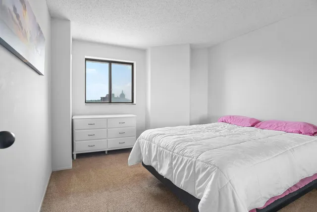 $1,598 | 78 10th Street East, Unit 2104, St. Paul, MN 55101