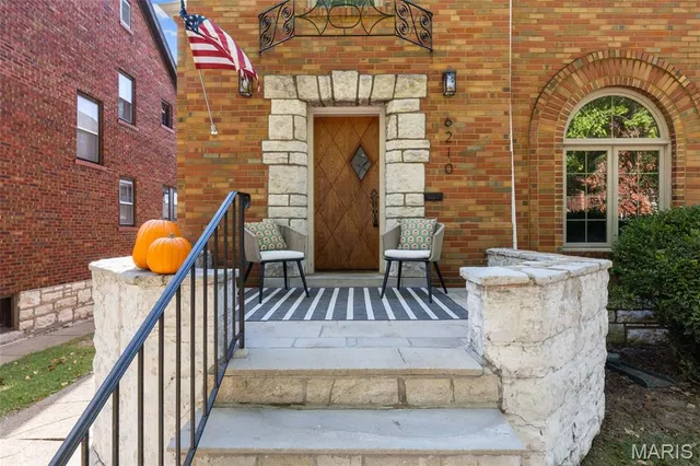$619,900 | 6210 Walsh Street, St. Louis, MO 63109