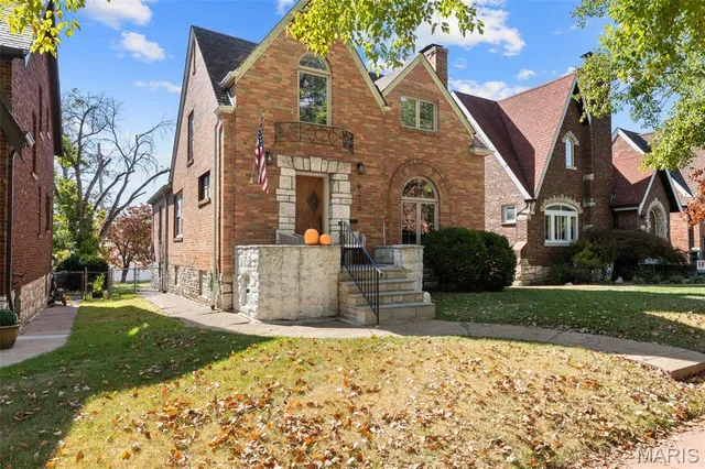 $619,900 | 6210 Walsh Street, St. Louis, MO 63109