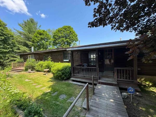 $289,000 | 5 Camelot Drive, Wilmington, VT 05363