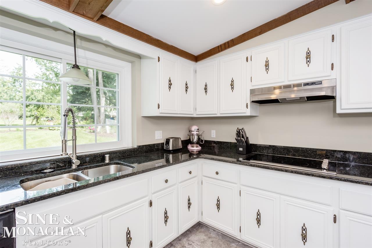 422 Lake Forest Road Rochester Hills, MI 48309 - Photo 15 of 59