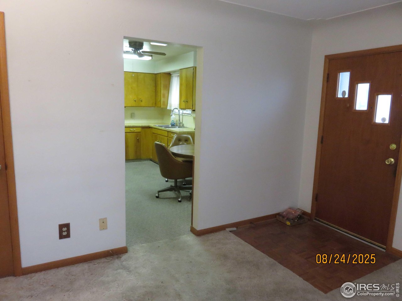 425 35th Court Greeley, CO 80634 - Photo 4 of 36 a view of a bathroom