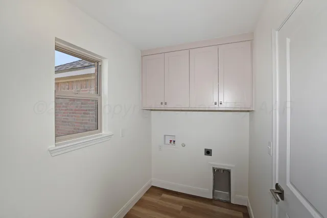 a view of an empty room with closet