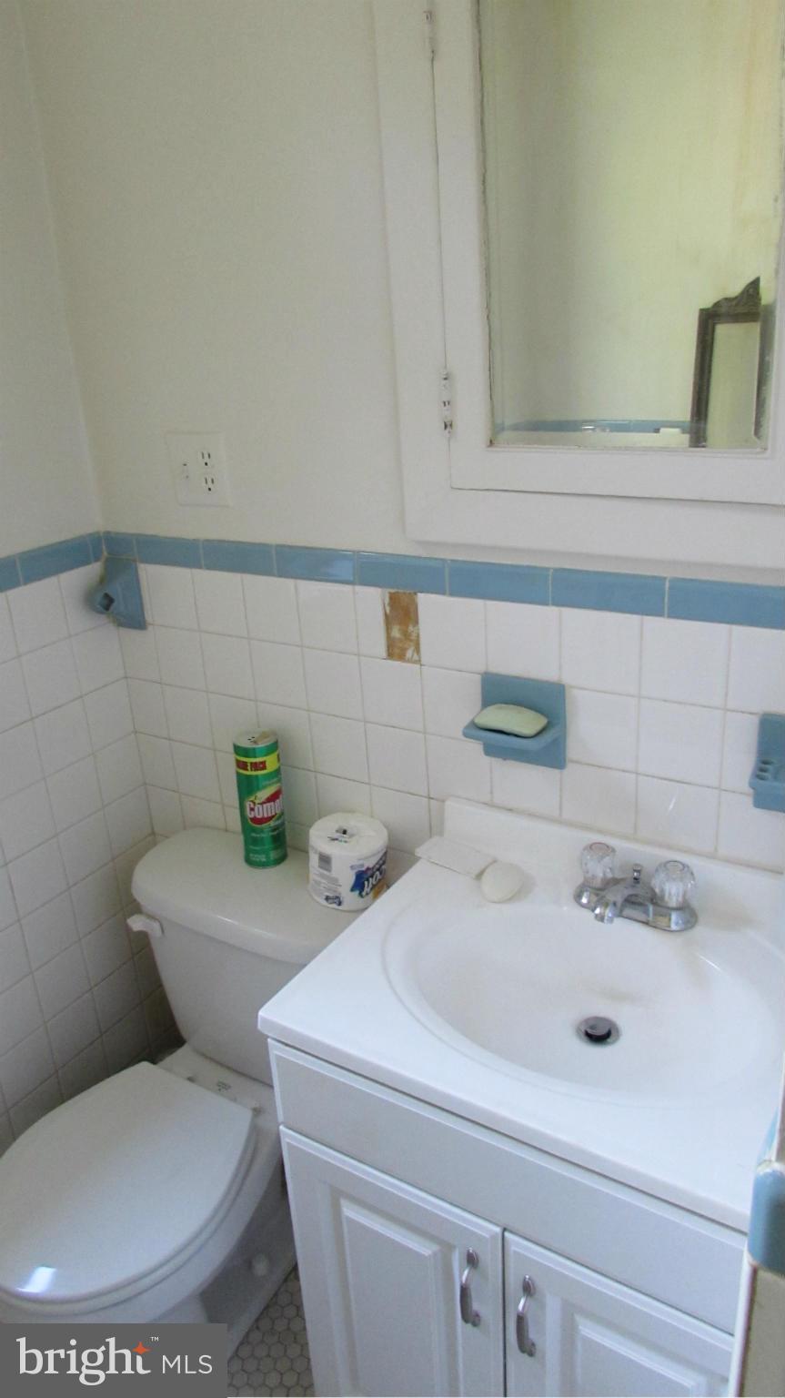 1704 South Road Baltimore, MD 21209 - Photo 21 of 23 Bath