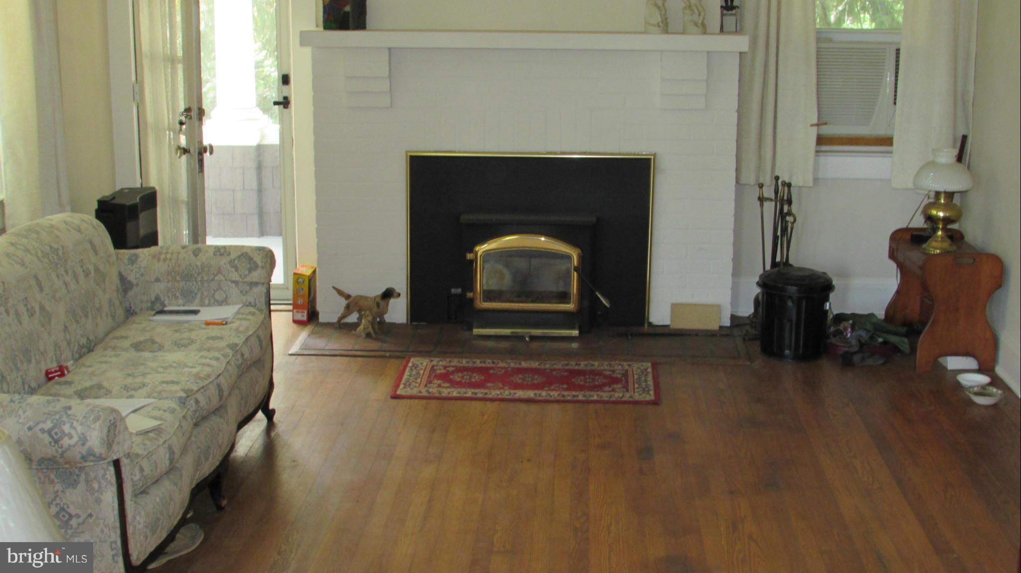 1704 South Road Baltimore, MD 21209 - Photo 6 of 23 Living Room